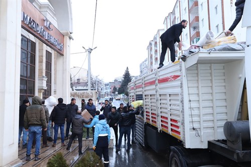 KAYMAKAMLIĞIMIZ VE BELEDİYEMİZDEN DEPREM BÖLGELERİNE YARDIM KAMPANYASI