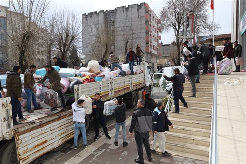 İLÇEMİZDEN DEPREM BÖLGELERİNE YARDIMLAR DEVAM EDİYOR